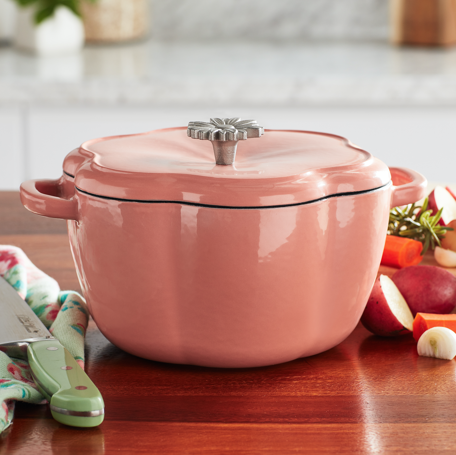 Ree's Gorgeous Dutch Oven Is Only $20 Right Now