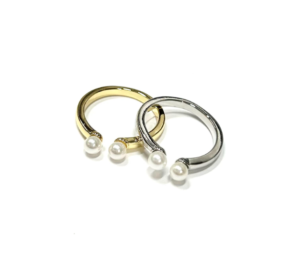 Image of TAKEOVER - Kiss Kiss Pearl Ring by B.B. Lila