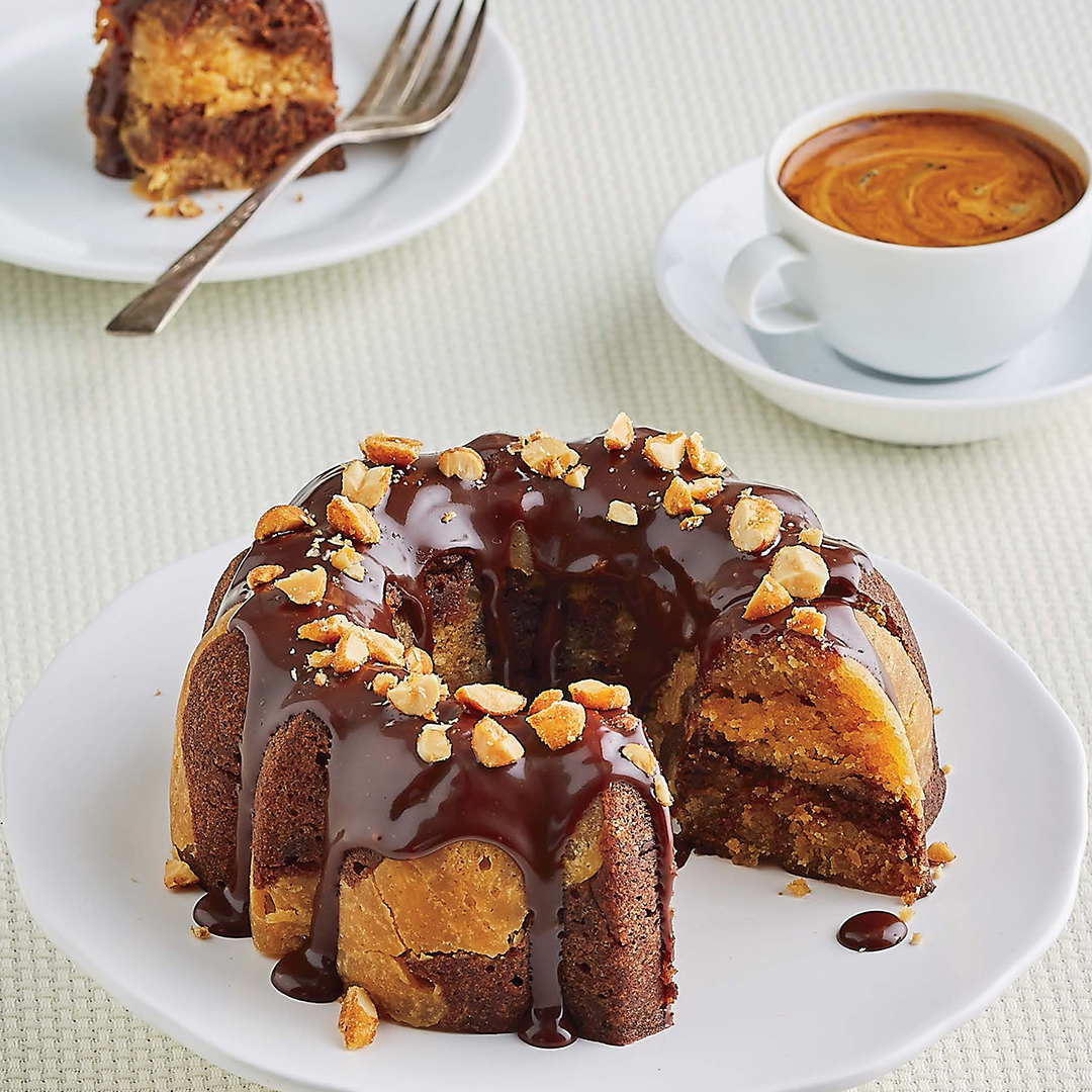 🍫 Peanut Butter Chocolate Bundt Cake Treat alert! This Peanut Butter Chocolate Bundt Cake is a flavor explosion that'll rock your taste world.