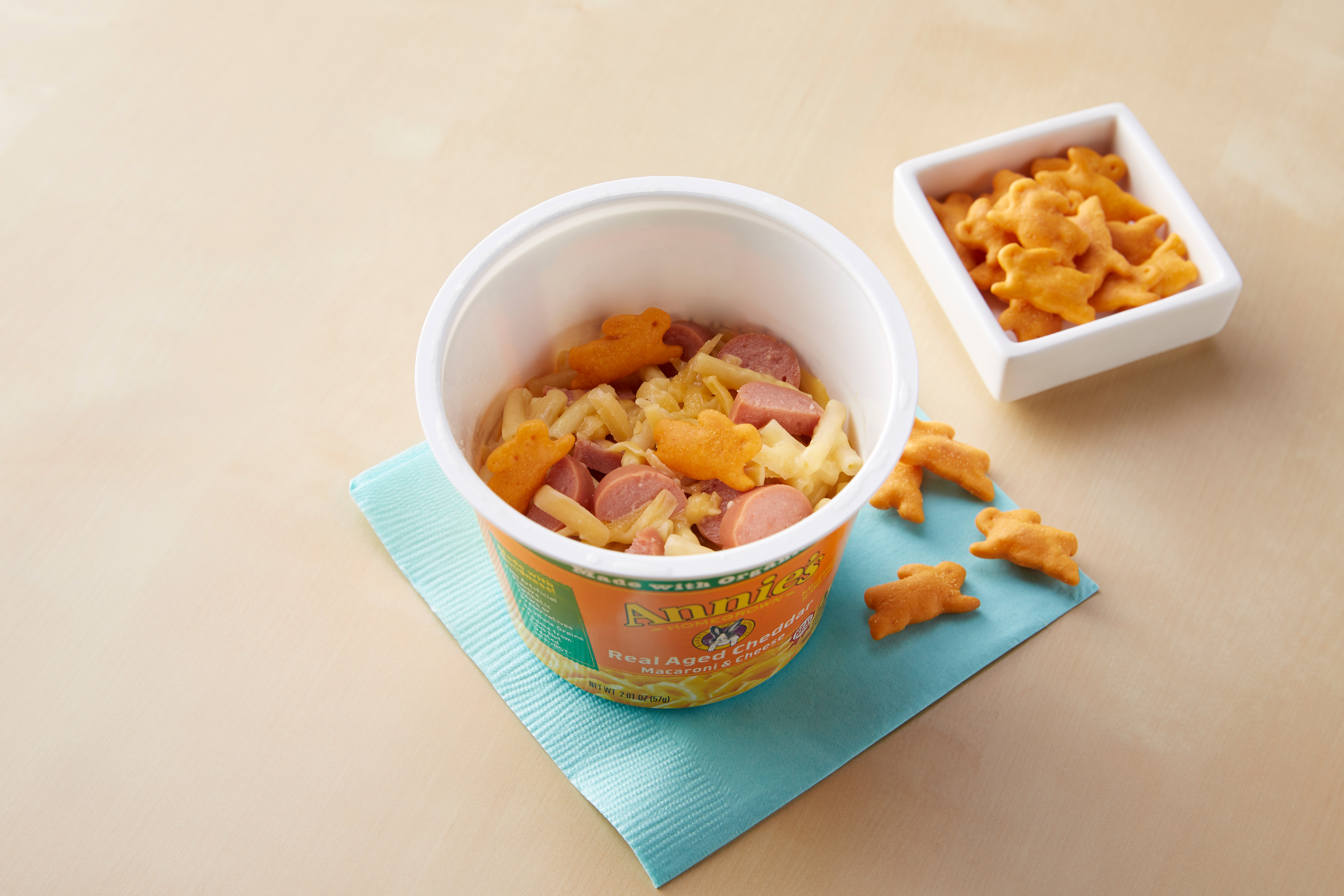 cheesy-hot-dog-macaroni-cheese-cup