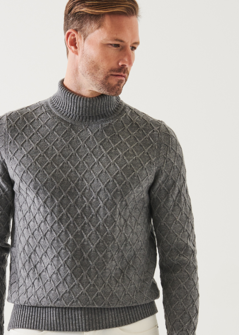 CABLE KNIT TURTLENECK