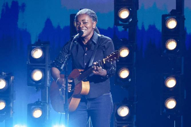 Tracy Chapman performing at the 2024 Grammys