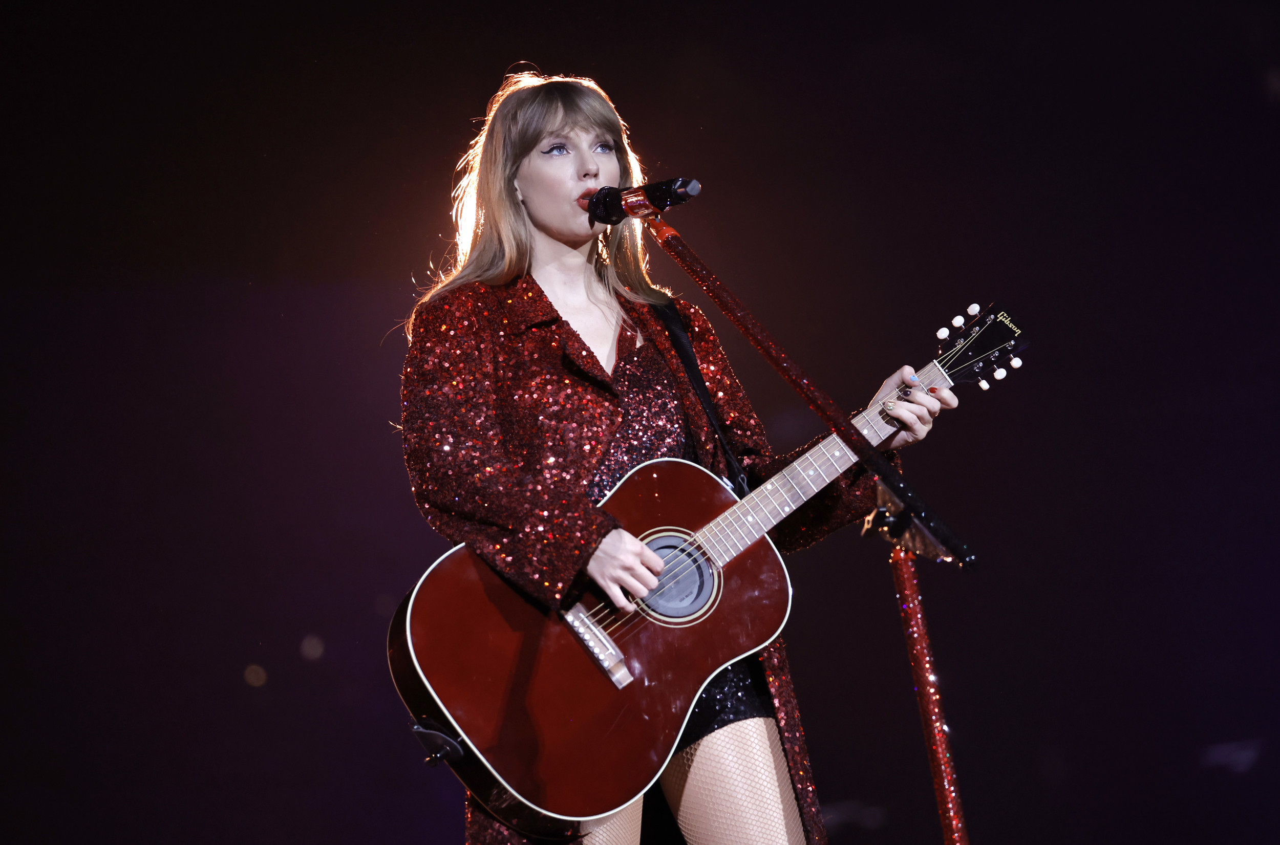 Photo: Taylor Swift Guitar Theory Sends Internet Into Meltdown