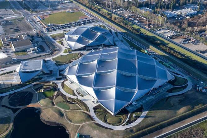 Ariel view of Google Bay View office with swooped roof.